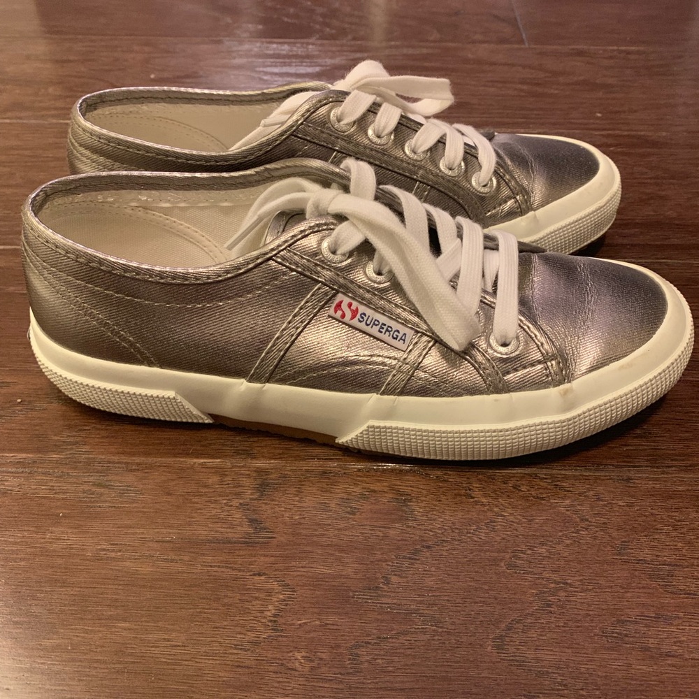 Silver metallic superga tennies sz 37.5